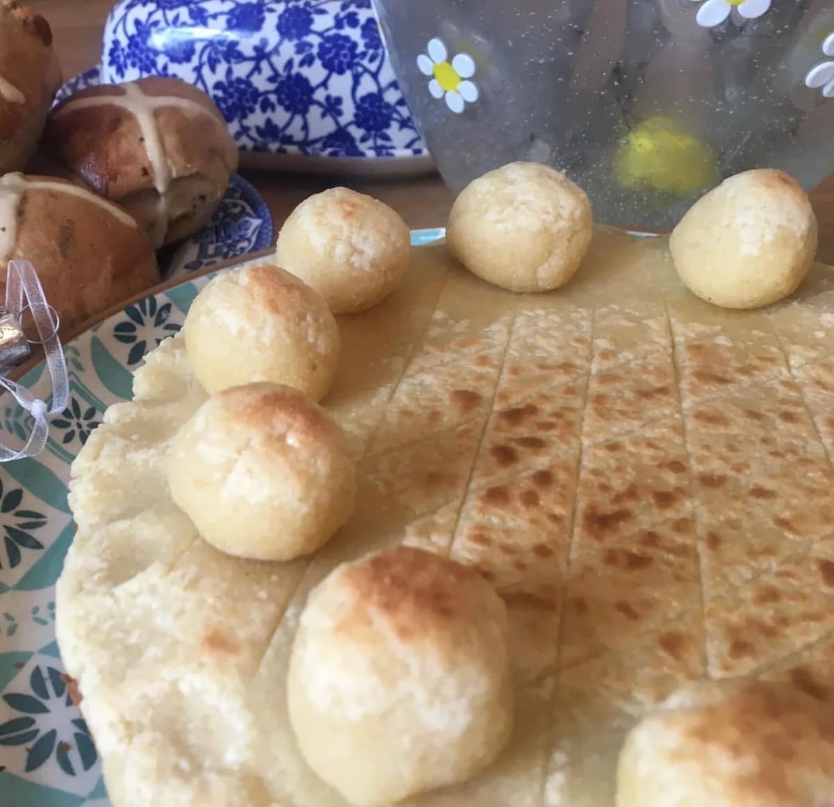 Simnel Cake family size