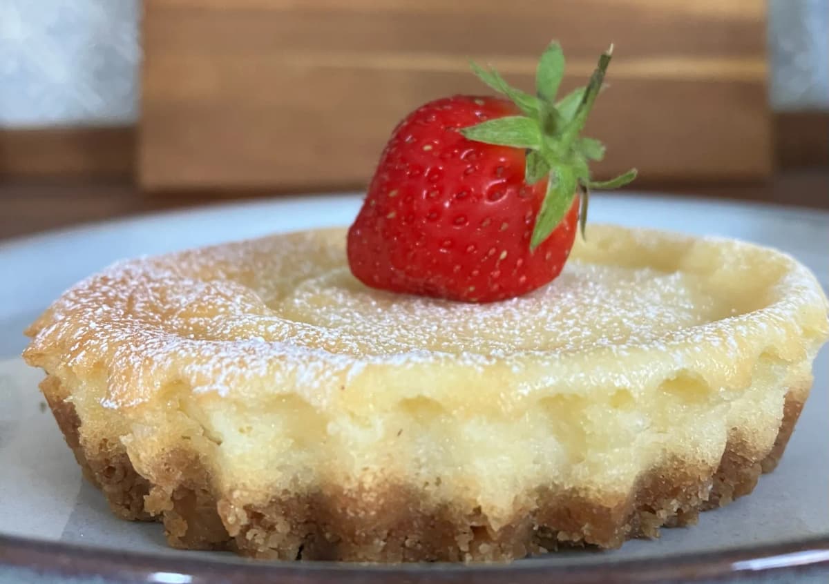 Individual baked lemon cheesecake