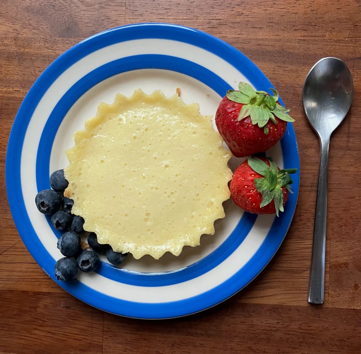 Individual baked vanilla cheesecake